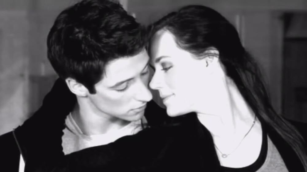 加拿大花滑运动员 Tessa Virtue&Scott Moir 图片来源YouTube视频截图