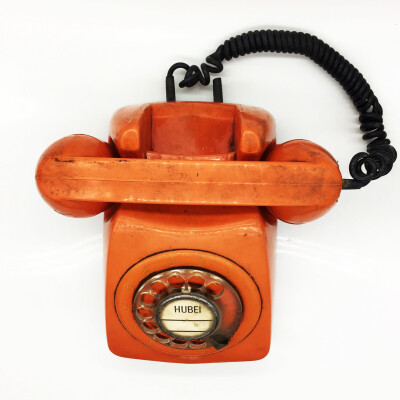 #80年代拨盘老电话机#
湖北有线电厂产 包老产品 老物件
居家摆设装饰 咖啡厅摆设 摄影馆道具 必备 
