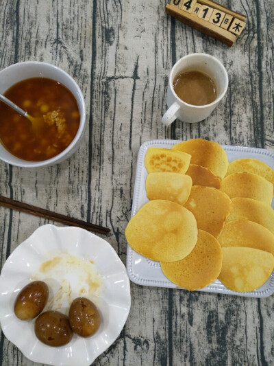 红糖醪糟汤圆+卤鸡蛋+鸡蛋饼