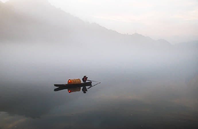 飞花令 |
主题【水】，评论里写出带“水”的诗句。
疏影横斜水清浅，暗香浮动月黄昏。 ​​​