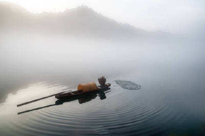 飞花令 |
主题【水】，评论里写出带“水”的诗句。
疏影横斜水清浅，暗香浮动月黄昏。 ​​​