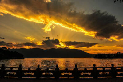 黄昏下的苍山洱海——触动灵魂的夕阳美！l摄影师