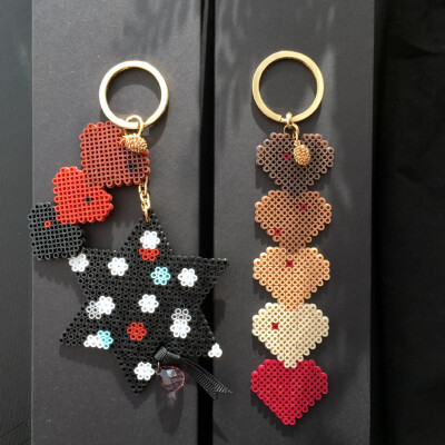 新的来了
准备圣诞节送出的小礼物
用上了之前的两颗松果
- ​​​
@MM拼豆 ​​​​