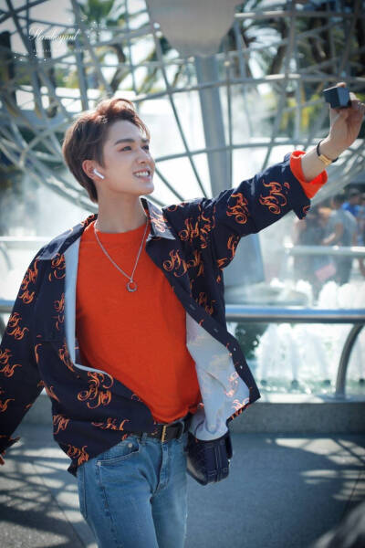 180414 朱正廷 Los Angeles 环球影城 