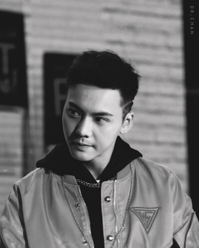 【陈伟霆 William Chan】180318 Maybelline美宝莲FIT me粉底液 新品上市发布会 3084 x 3840 px (图源: 微博@陈医生黄绿红 weibo.com/5668620910/Gc2XWB4RE) 