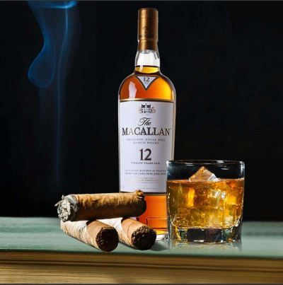 麦卡伦苏格兰威士忌，自从十八世纪末开始酿制威士忌酒，有“纯麦威士忌酒中的劳斯莱斯”的美誉。