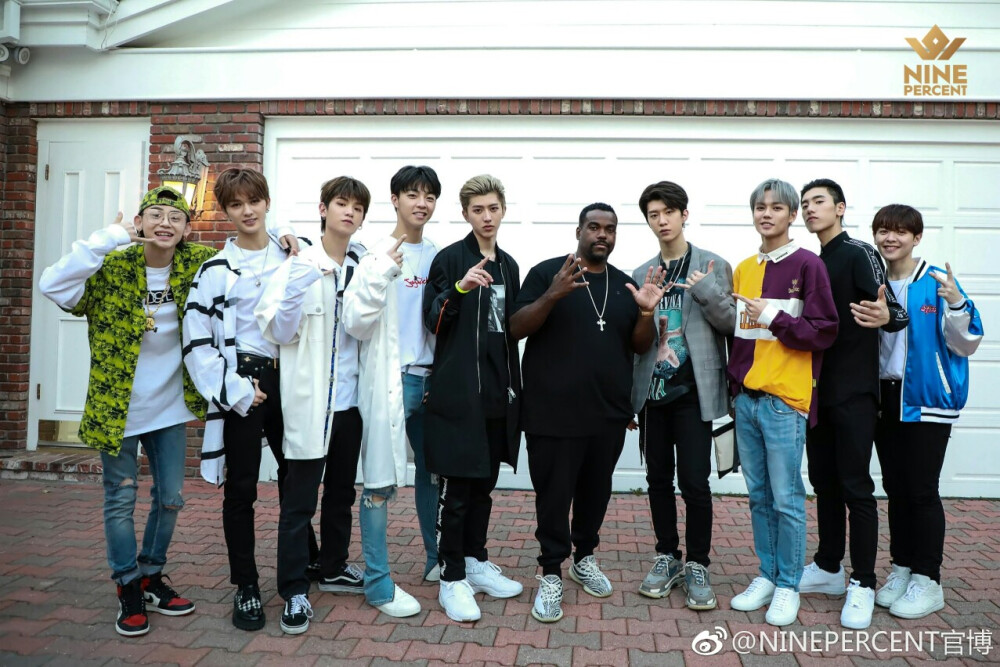 ninepercent
林彦俊 小鬼 陈立农 蔡徐坤 范丞丞 朱正廷 justin 尤长靖 王子异
图源:见水印