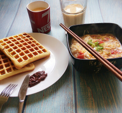 华夫饼+鲜榨芒果汁+自制巧克力酱