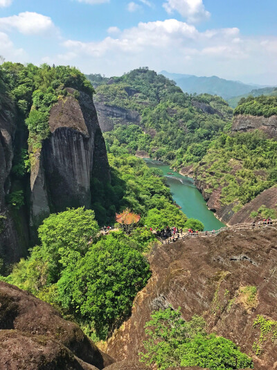 武夷山景区的天游峰，一般不要轻易尝试