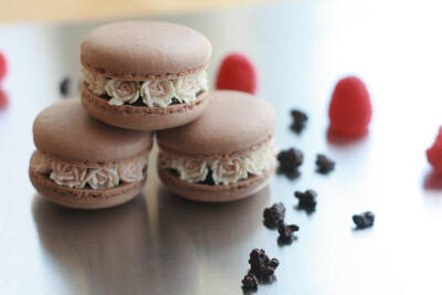 带花朵状夹心的马卡龙