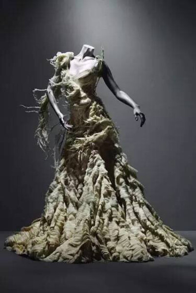 【Alexander McQueen - Savage Beauty】