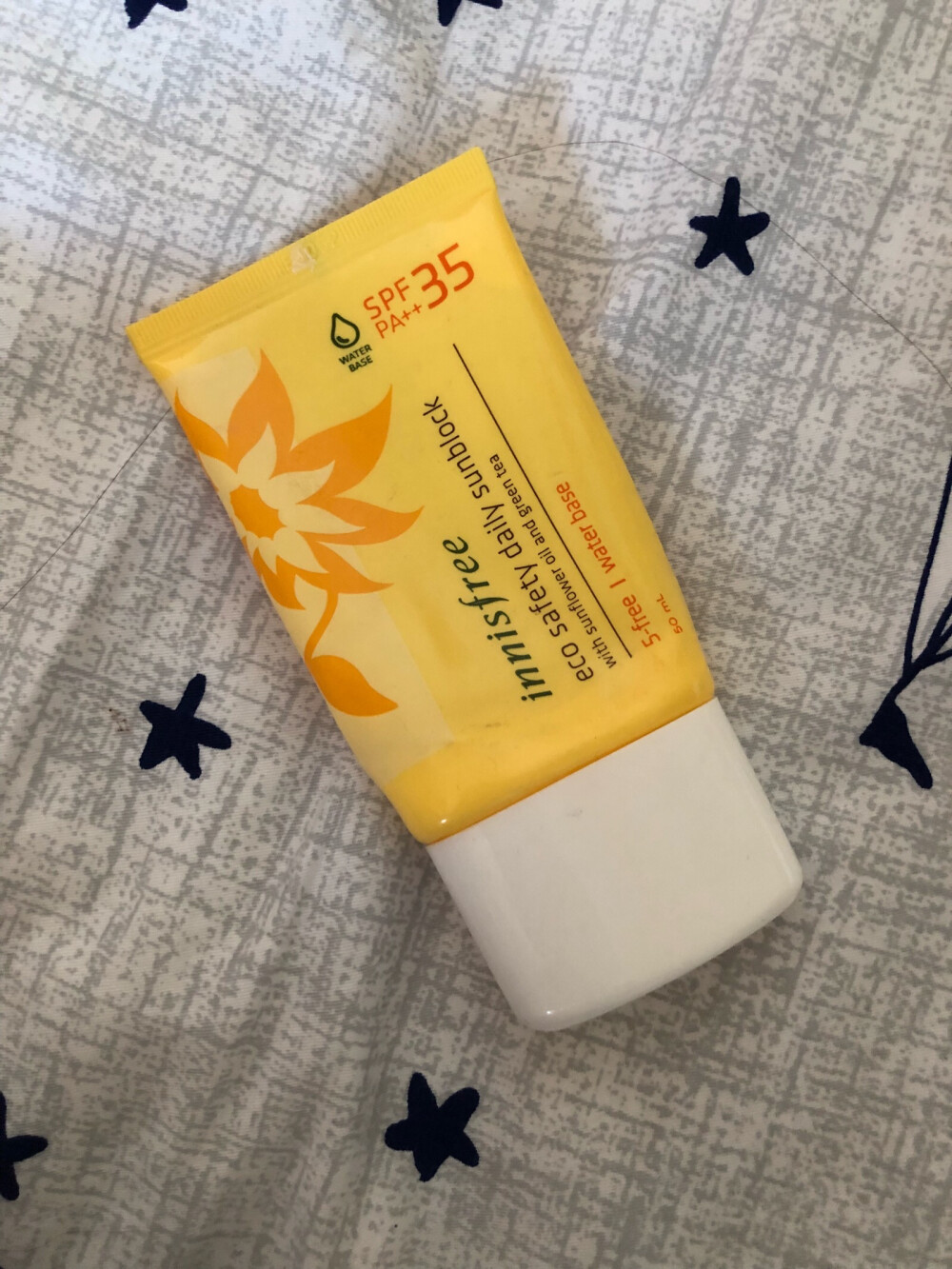 第二还是第三瓶Innisfree防晒了 冬天北京干燥环境用很合适 比较滋润 SPF35也够用 比较便宜适合学生但要提防假货 