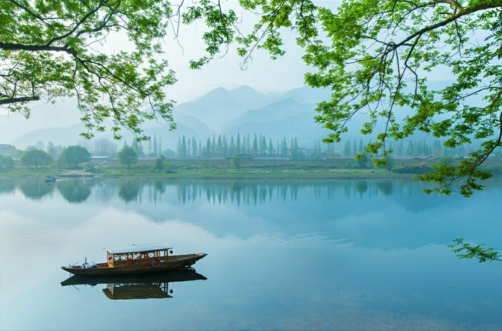 绿树村边合，青山郭外斜