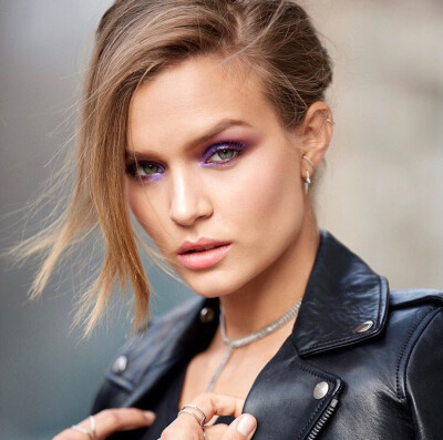 Josephine Skriver 壁纸cr:VX[dachen195]微博[大陳沒有貓]