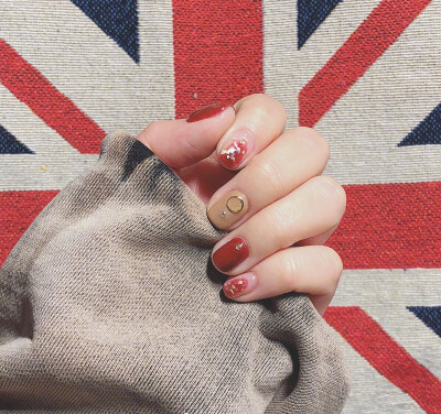 挑剔指甲小妖精