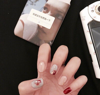 挑剔指甲小妖精