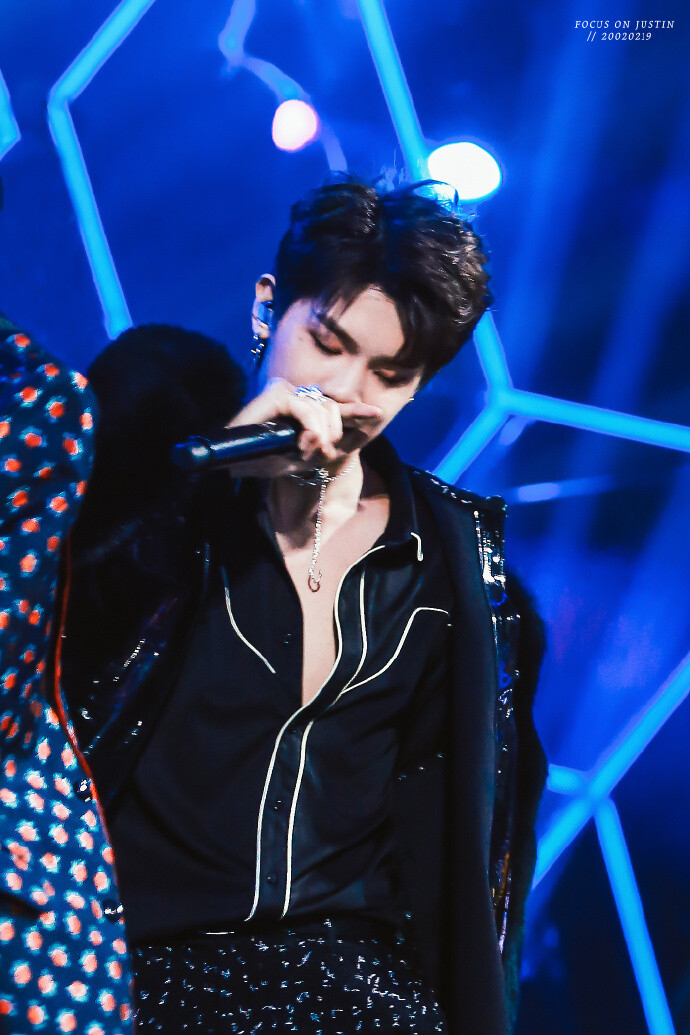 #黄明昊# 180406 决赛舞台Justin HD part2今天是Focus On Sexy Justin专场。@jjjustin0219 P个S 你永远不知道他在舞台会有多闪耀…KSexy As Hell ​​​​