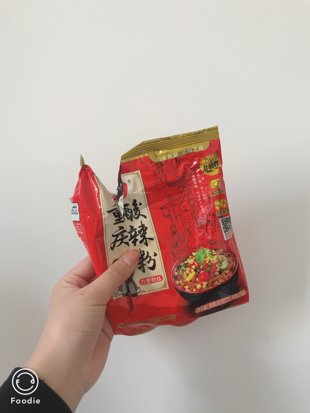 吃完才想起来没拍照……算是最喜欢的粉丝了，三包料（底料酱包➕粉包➕醋包）…粉包里会有黄豆，我喜欢煮的软软的但依然很劲道，没吃完泡了一上午再吃也没有烂……味道很正