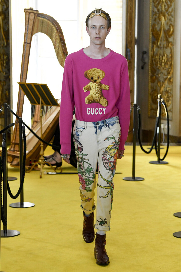 GUCCI 2018 早春度假系列 创作总监 Alessandro Michele 重新诠释源自这座城市的文艺复兴时期的杰出美学，以独特的当代视角将过去与未来打破并重组，新生为更多样和自由的创作～