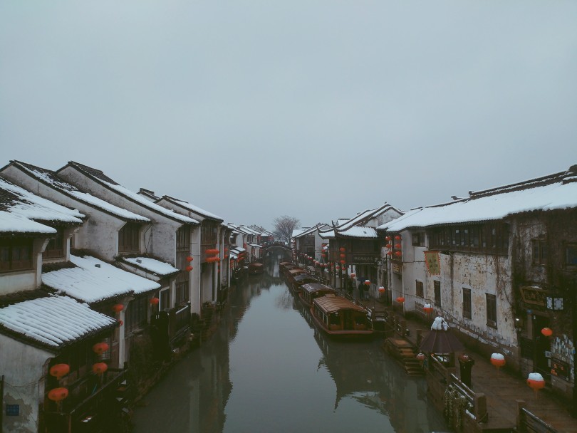 苏州山塘街的雪