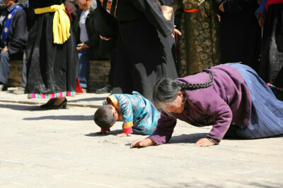 青海省海东市乐都区瞿昙寺铜佛开光随拍