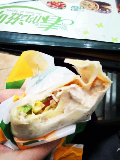 subway的金枪鱼卷，挺好吃