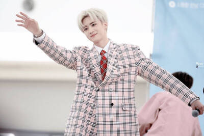 PENTAGON 闫桉（YANAN）