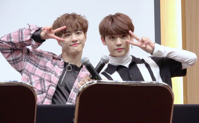 A.C.E?UNB?主唱Chan康裕瓒
feeldog&Chan
180420 堂山签售会
cr.callinfirebaby
