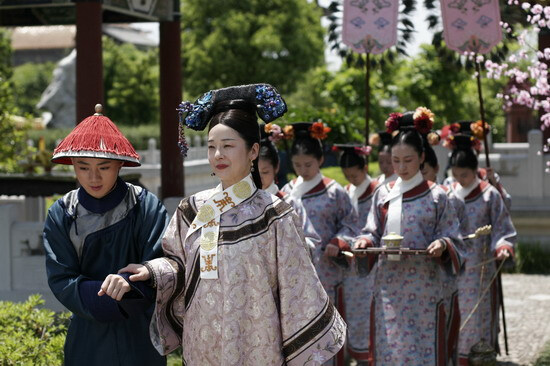 慈禧太后（田中裕子）与小春