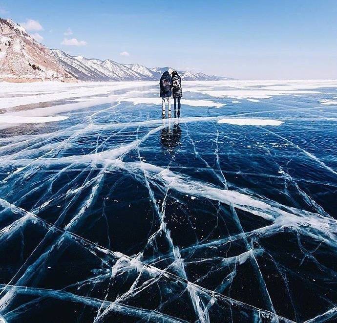 冰湖奇景