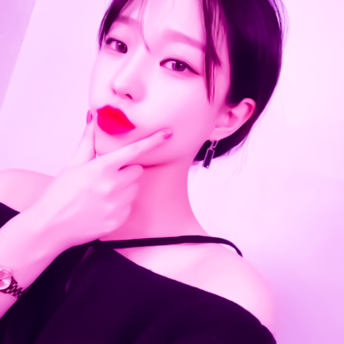 羡慕那些一沾枕头就睡着的人 和那些一说放弃就不爱了的人.
