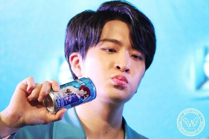 崔荣宰（Youngjae），1996年9月17日出生于韩国。是韩国JYPEntertainment2014年自2PM后时隔六年新推出的七人男子组合GOT7成员之一，队内担任主唱。在木浦时，通过所在音乐舞蹈学院JoyDance&PluginMusicAcademy与JYP联合的Audition进入JYP作为练习生。经过7个月训练后出道。