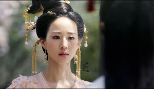 张钧甯 ​​​《海上牧云记》【银容】来自海上的魅灵，曾经是世界上最美丽的女人，机缘巧合之下成为了大端朝皇帝牧云勤的一生挚爱。by美人犹似画中仙