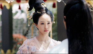 张钧甯 ​​​《海上牧云记》【银容】来自海上的魅灵，曾经是世界上最美丽的女人，机缘巧合之下成为了大端朝皇帝牧云勤的一生挚爱。by美人犹似画中仙