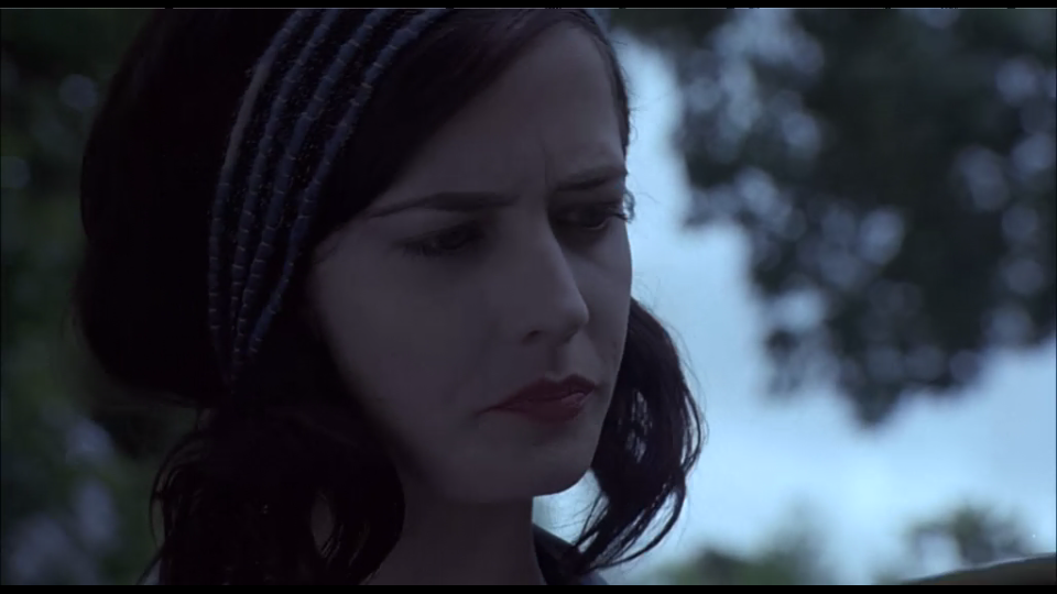 裂缝，伊娃格林