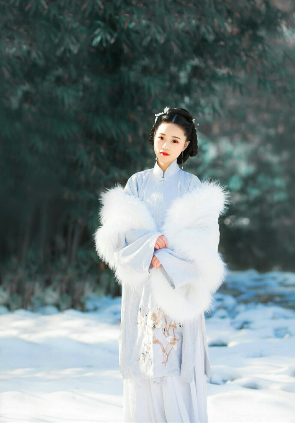 汉服 出镜 ：@雙儿-love
摄影 | 后期：@摄影师石城君 