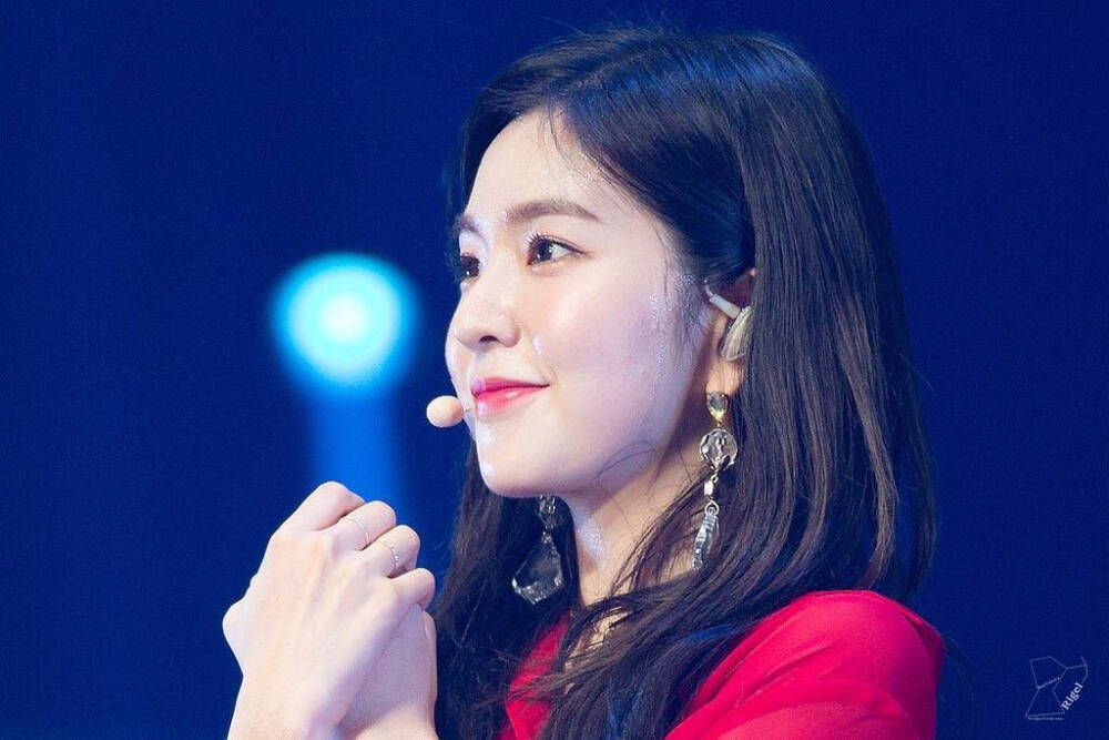 裴柱现 裴珠泫 irene
red velvet 队长