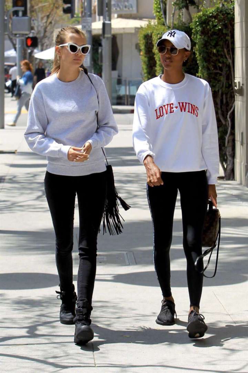 Josephine Skriver和Jasmine Tookes