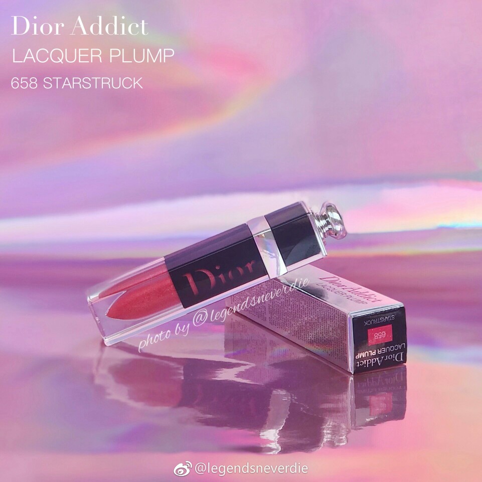 Dior 2018新款漆光瘾诱唇露658 | Dior Addict Lacquer Plump 658 Starstruck
Dior家今年新出的漆光唇露 本来觉得壳子丑不打算入的 结果挡不住颜色真的美啊
这系列唇釉涂上几分钟后会稍变深 试色为上嘴5分钟后效果 本来看管身以为658是锦鲤色 结果还带有蓝紫闪 超级仙了 很适合春夏郊游涂呀 而且这次纸壳包装色号除了标文字还标了色块 超级贴心
刷头好涂 但是不能精准勾勒嘴角 这支带闪片涂匀需要点技巧 会成膜 成膜感在ysl镜光和阿玛尼黑管之间 但是还是会沾杯 染唇 很难卸
@legendsneverdie
