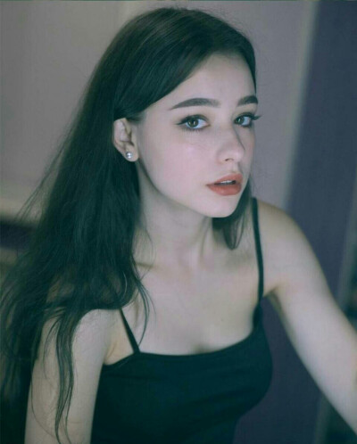 欧美女生头像 < Dasha Taran