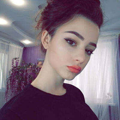 壁纸 头像 Instagram 小姐姐 发型 女头
taaarannn 欧美 妆容