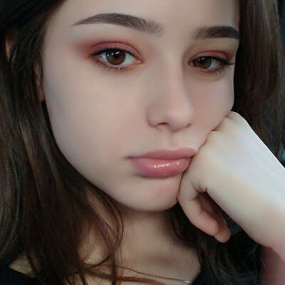 壁纸 头像 Instagram 小姐姐 发型 女头
taaarannn 欧美 妆容