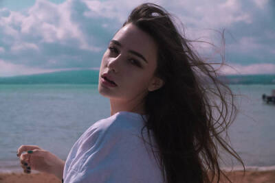 壁纸 头像 Instagram 小姐姐 发型 女头
taaarannn 欧美 妆容 海边