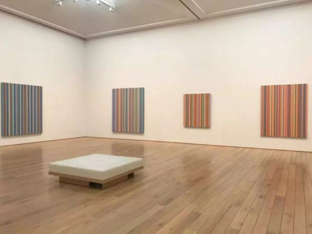 は蛋｜欧普艺术｜英国艺术家Bridget Riley｜日本DIC川村纪念美术馆