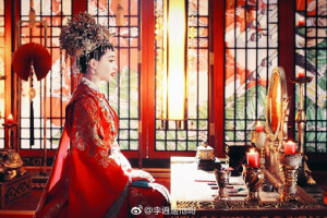 #佟丽娅##佟丽娅女王范# 晚安看得到这条微博的人，好梦 ​​​​