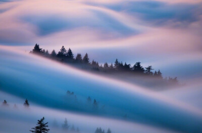 水深水浅东西涧，云去云来远近山。