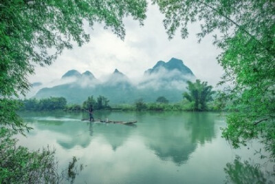 水深水浅东西涧，云去云来远近山。