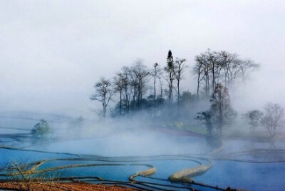 水深水浅东西涧，云去云来远近山。