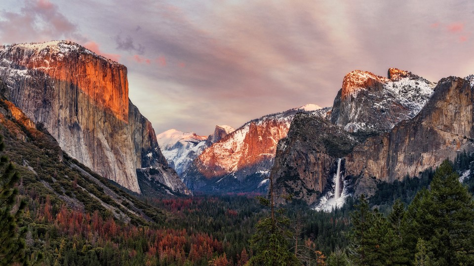 约塞米蒂国家公园风景摄影高清宽屏壁纸。约塞米蒂国家公园（Yosemite National Park），位于美国西部加利福尼亚州，是美国国家公园。占地面积约1100平方英里。位于内华达山脉西麓，峡谷内有默塞德河流过。