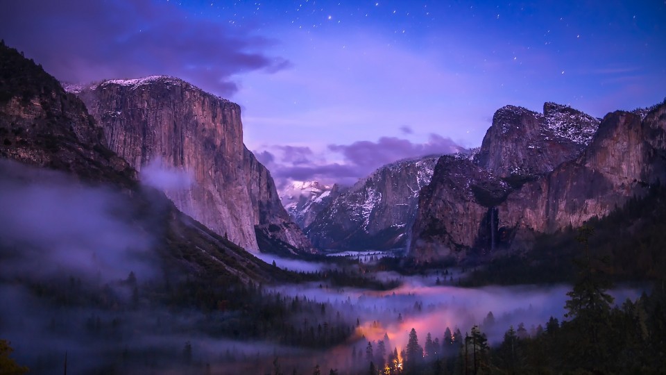 约塞米蒂国家公园风景摄影高清宽屏壁纸。约塞米蒂国家公园（Yosemite National Park），位于美国西部加利福尼亚州，是美国国家公园。占地面积约1100平方英里。位于内华达山脉西麓，峡谷内有默塞德河流过。